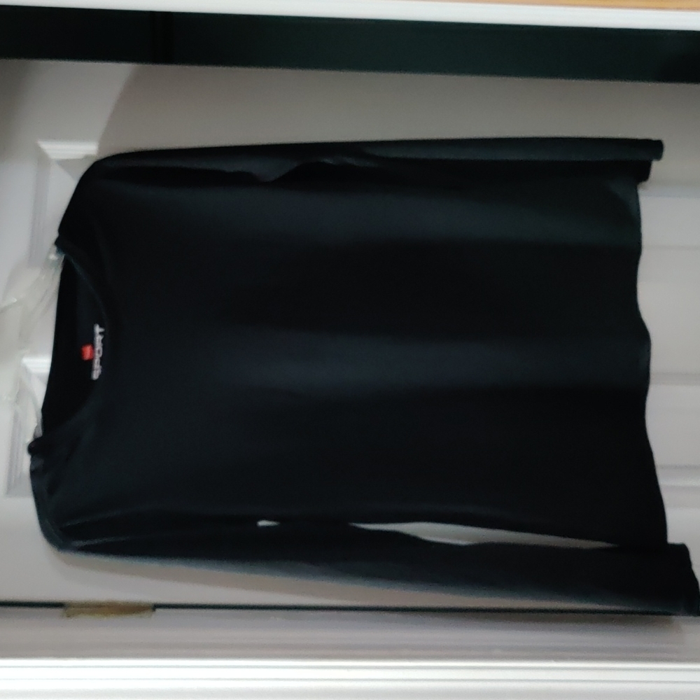 Hanes sport size medium black long sleeve top.